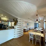 Laguna & Restaurant Hotel 3*