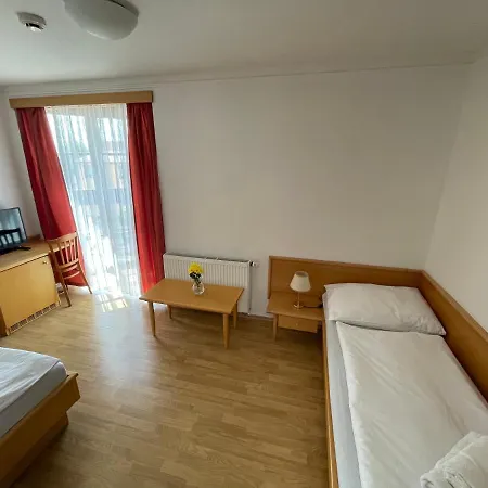 Laguna & Restaurant Otel Ceske Budejovice