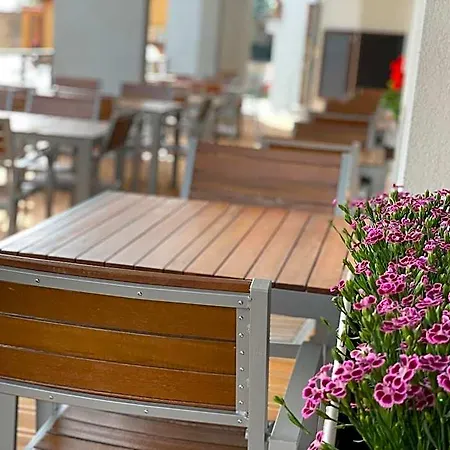 Laguna & Restaurant Отель