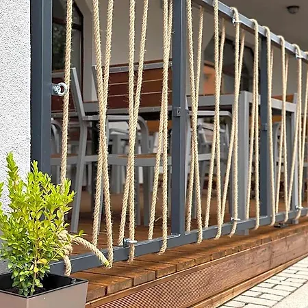 Отель Laguna & Restaurant