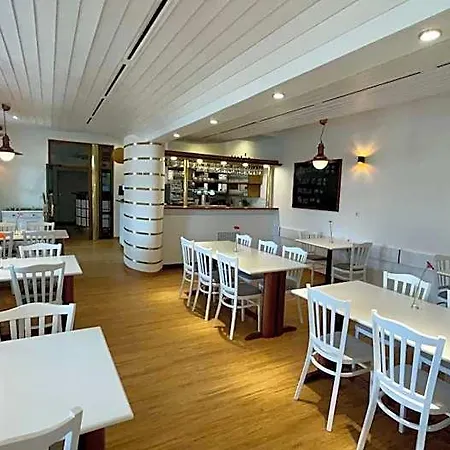 Laguna & Restaurant Отель Ческе-Будеёвице