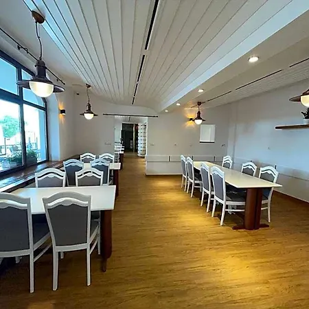 Laguna & Restaurant Отель Ческе-Будеёвице