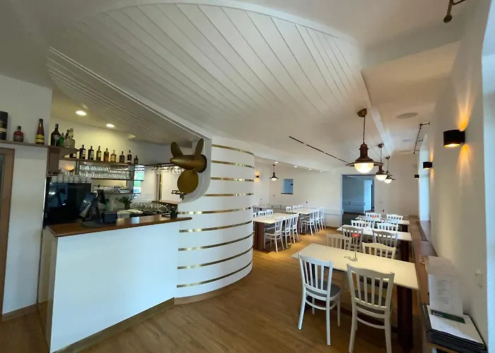 Laguna & Restaurant Hotel 3*