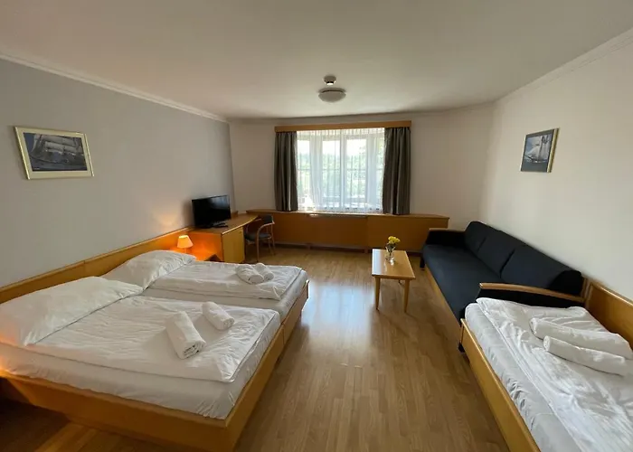 Hotel Laguna & Restaurant 3*