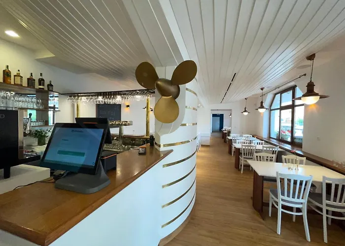 Hotel Laguna & Restaurant 3*