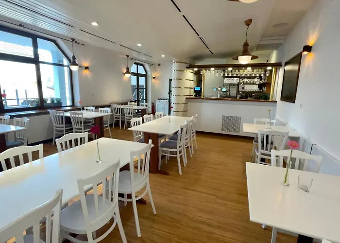 Hotel Laguna & Restaurant