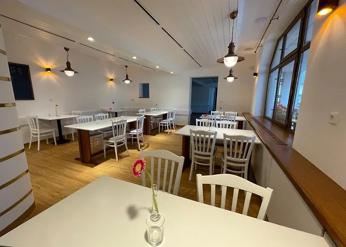 Laguna & Restaurant Hotel